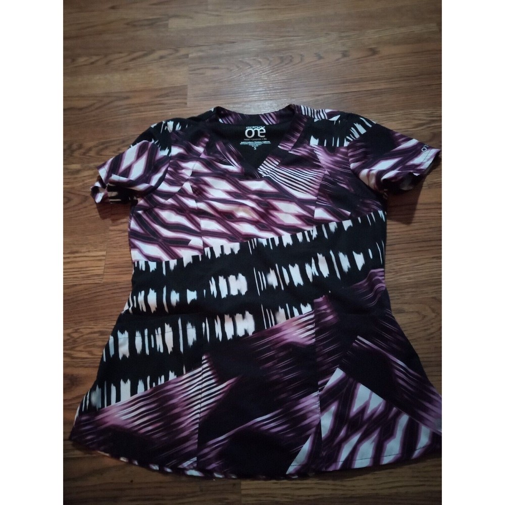 Women's 4-Pocket Barco Ikat Collage Wine Printed V-Neck Scrub Top Small